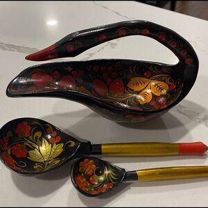 VINTAGE HAND PAINTED SWAN BOWL KHOKHLOMA WOODEN BOWL WITH SPOONS￼